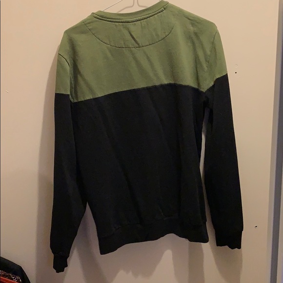 Crewneck - Picture 4 of 4